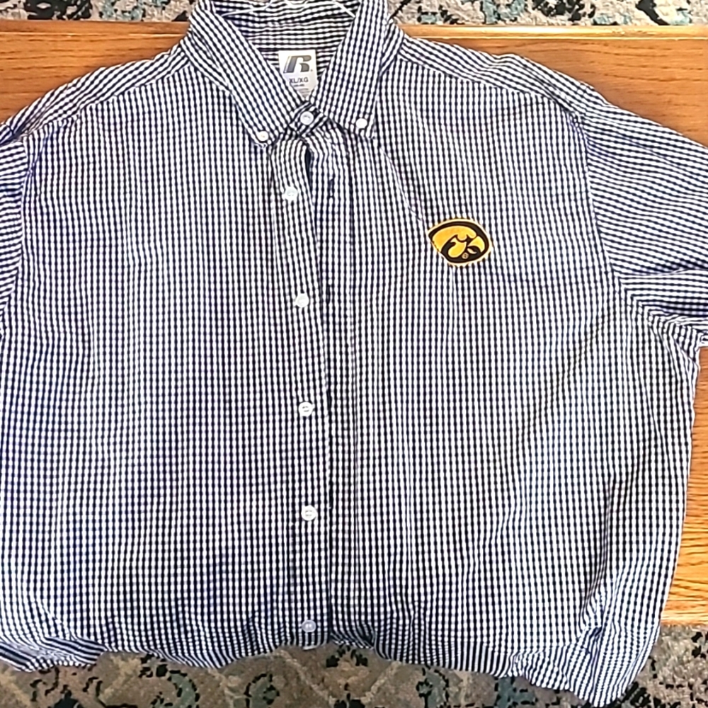 XL Russell Iowa Hawkeyes shirt